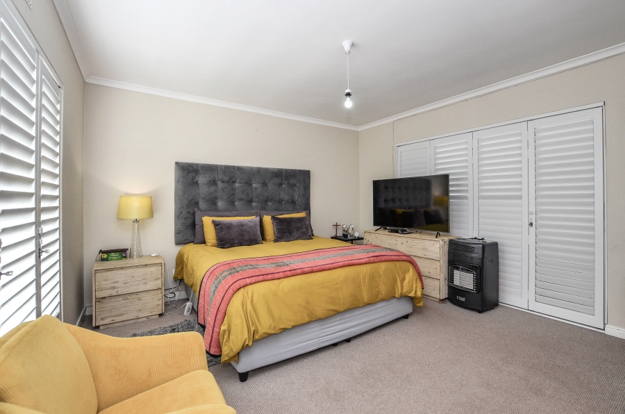 3 Bedroom Property for Sale in Sunningdale Western Cape